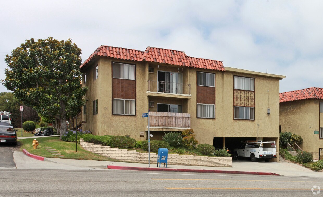 Primary Photo - 3486 Military Ave