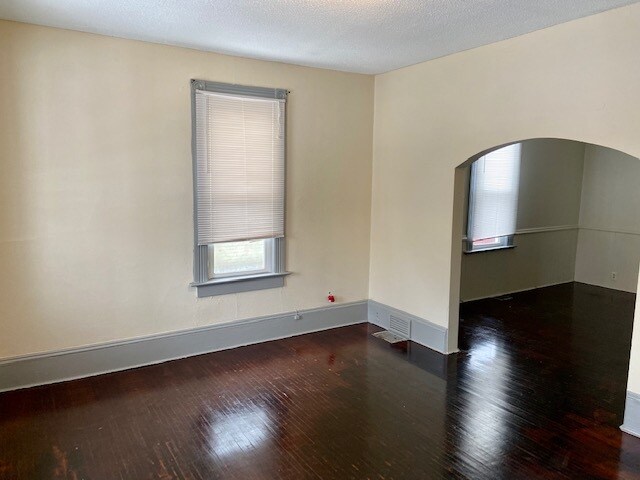 Building Photo - 708 6th St S