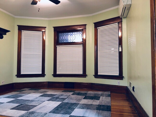 dining - 201 S Bassett St