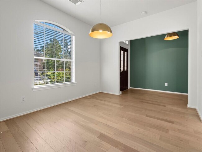 Building Photo - 107 E Lasting Spring Cir