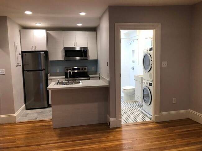 Foto del edificio - Top-Floor 1BR on Newbury Street | Central AC + In-Unit Laundry $3450 NO FEE