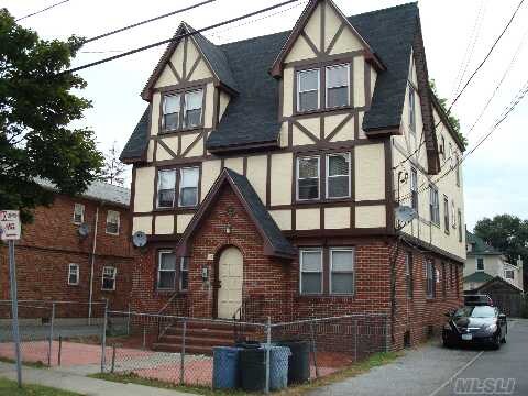 Building Photo - 358 Washington St