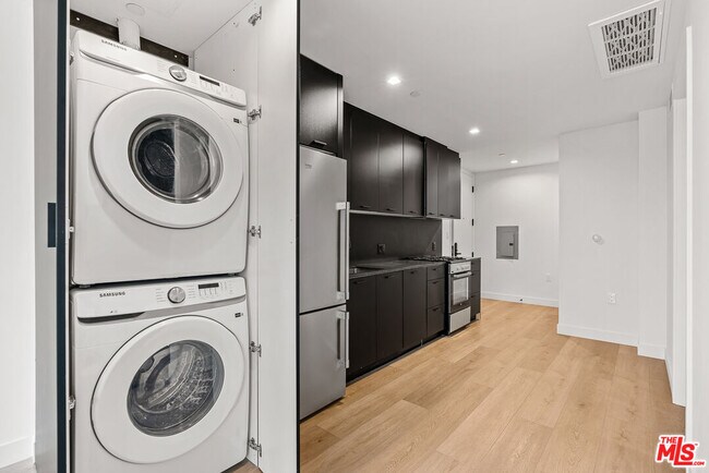 Foto del edificio - 3688 Overland Ave
