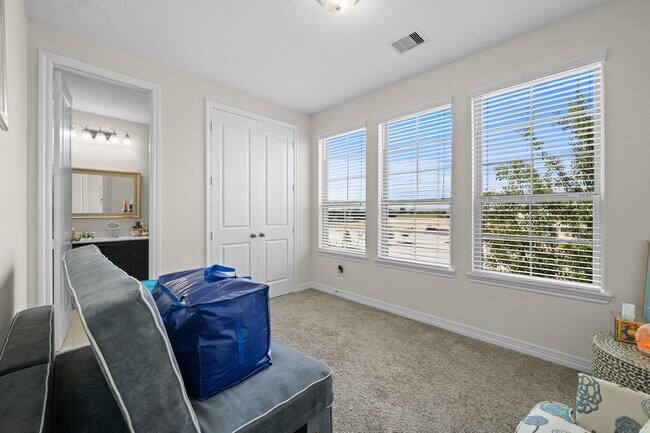 Foto del edificio - 9679 Towne Lake Pkwy