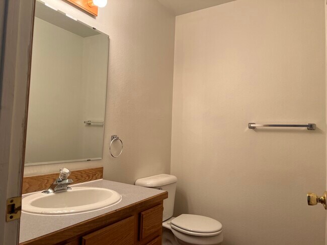 Building Photo - 207 N Hunters Way