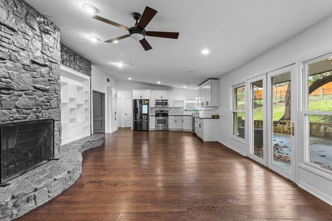 Building Photo - 6333 Halifax Rd