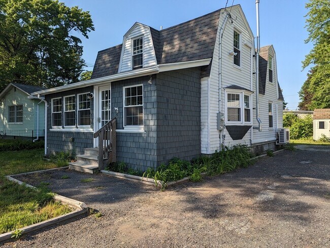 Building Photo - 5 Wallis Park