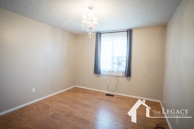 Building Photo - 3171 Herrington Dr