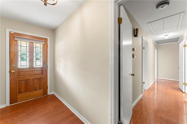 Building Photo - 5666 Bob White Cir NW