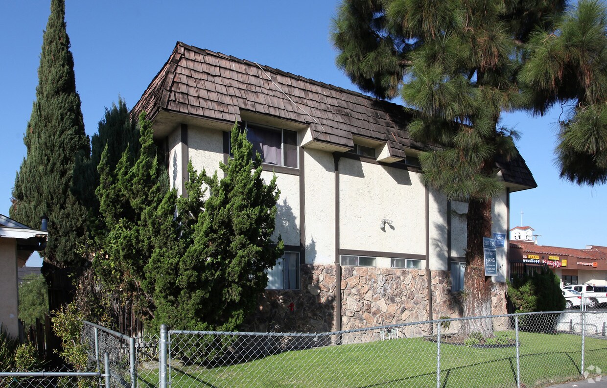 Foto del edificio - 3838 Marlborough Ave