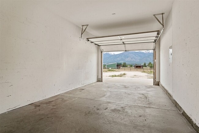 Building Photo - 807