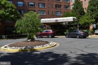 Building Photo - 1111 Arlington Blvd