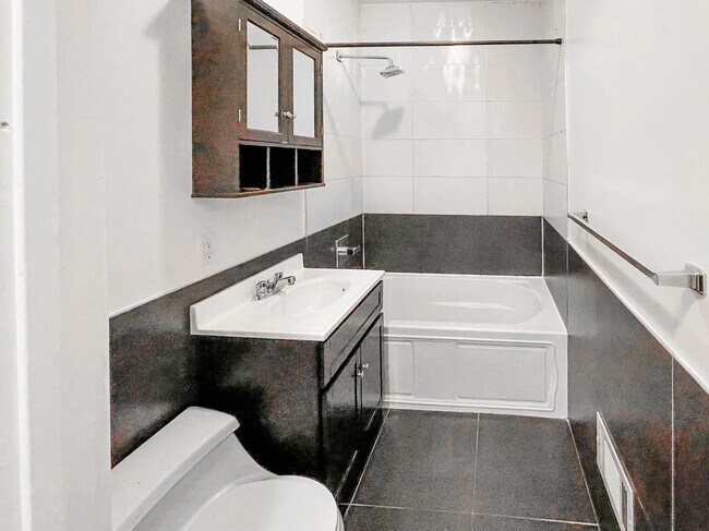 Foto del edificio - 1327 Halsey St