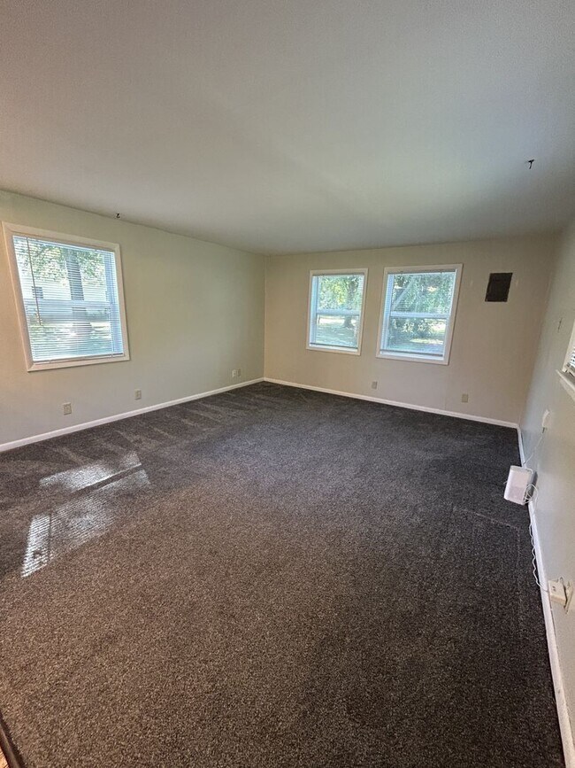 Building Photo - Very Cute 1BR/1BA House on a Quiet Street
