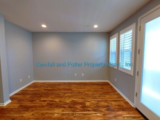 Foto del edificio - Immaculate 4 Bedroom, 3.5 Bath Townhome in Desirable Scotts Valley