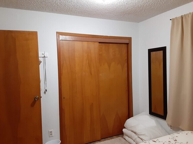 bedroom closet - 25859 Madrone Dr