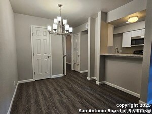 Building Photo - 2811 Woodbury Dr