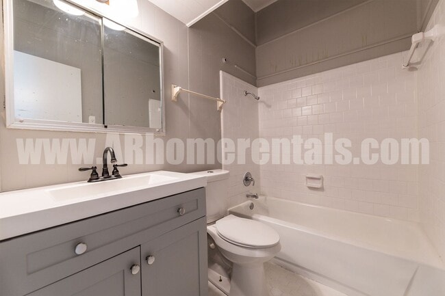 Building Photo - 1708 W 47th St