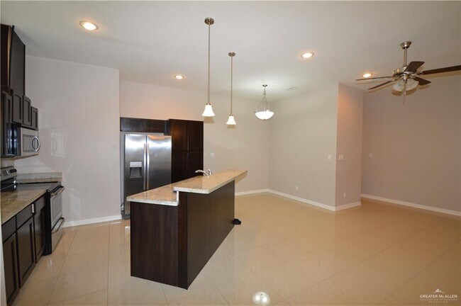Building Photo - 2705 Mimosa St