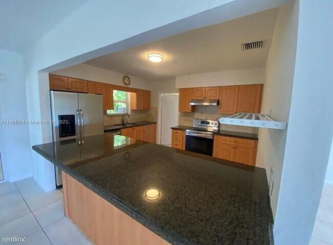 Building Photo - 3 br, 2 bath House - 902 N 13th Ave