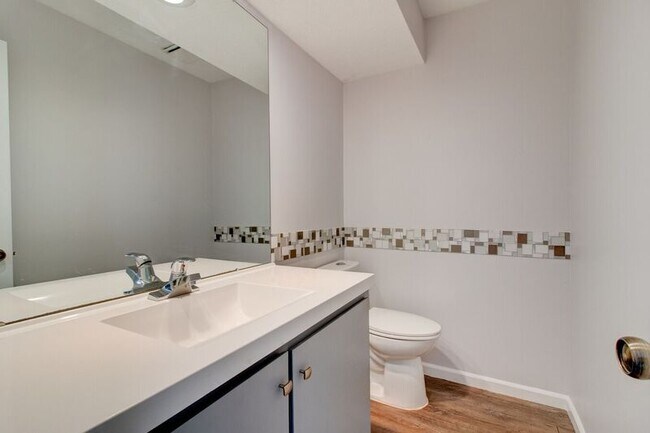 Foto del edificio - 5262 Meadowknoll Ln