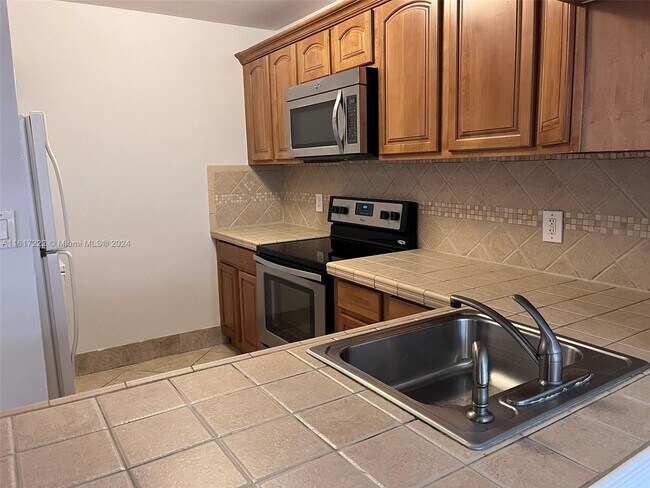 Foto del edificio - 10054 Winding Lake Rd