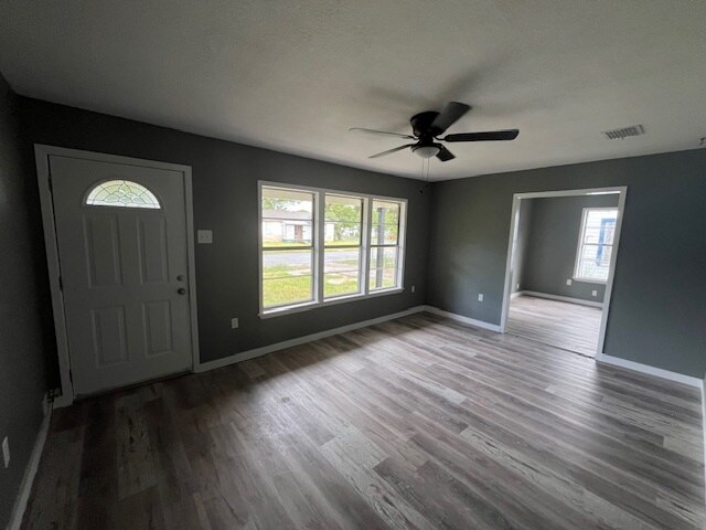 Foto del edificio - 4306 Christie St
