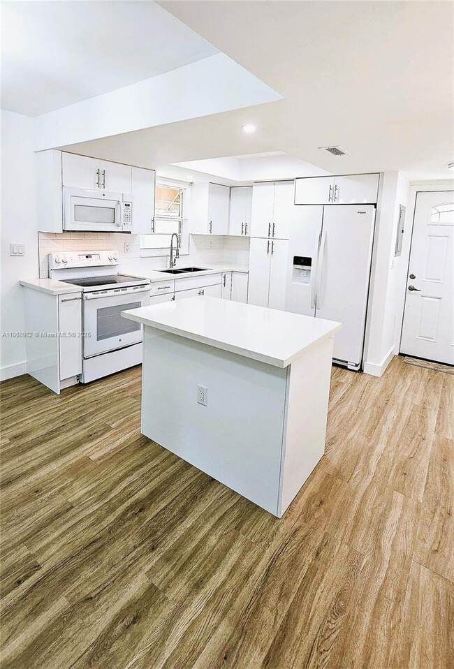 Foto del edificio - 11143 NW 7th St