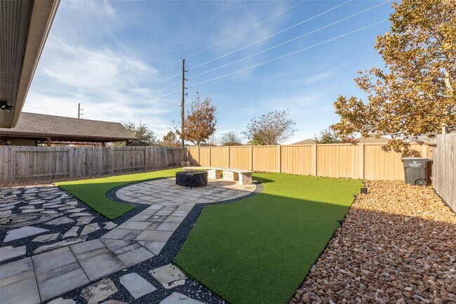 Foto del edificio - 7526 Highland Chase Dr