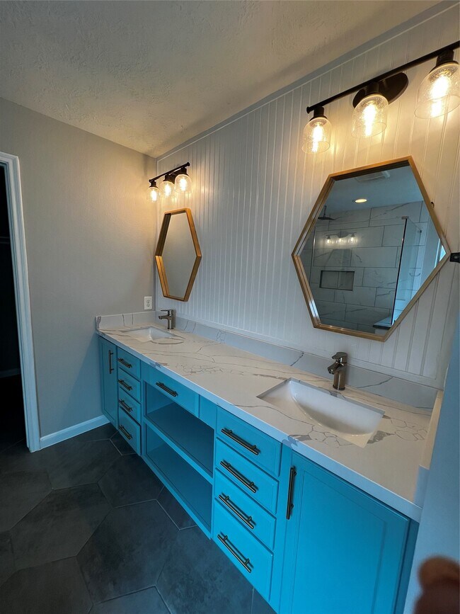Building Photo - 6702 Path Way Ct