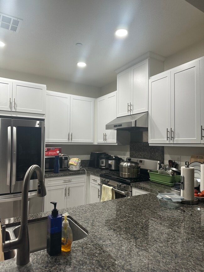 Foto del edificio - 5779 Acacia Ln