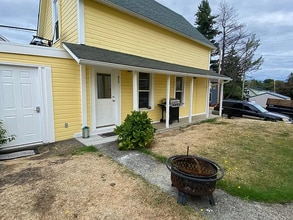 Building Photo - 411 Lakeway Dr