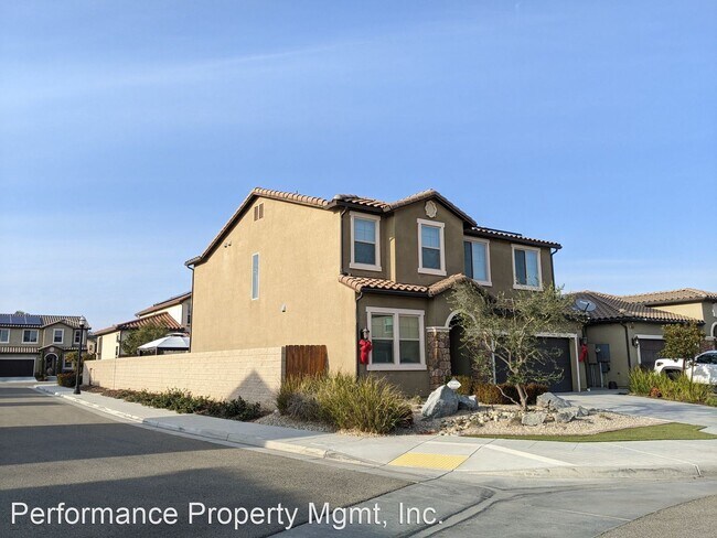 Building Photo - 3 br, 2.5 bath House - 11661 N Via Venitzi...