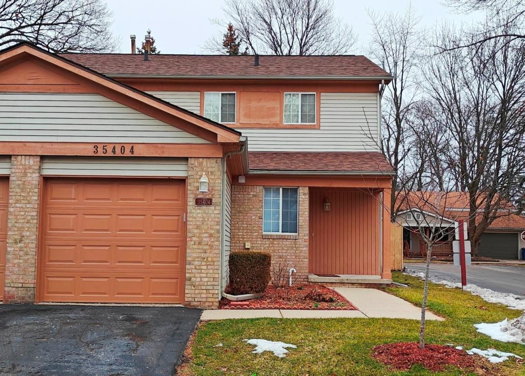 Primary Photo - 35404 Pheasant Ln