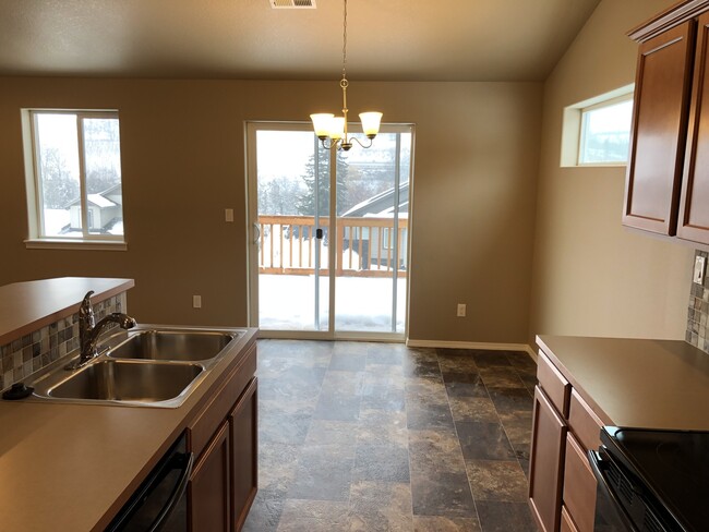 Building Photo - The Dalles - 3 Bedroom 2 Bath Home