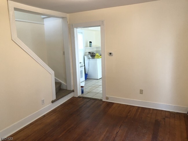 Foto del edificio - 28 Cook Ave