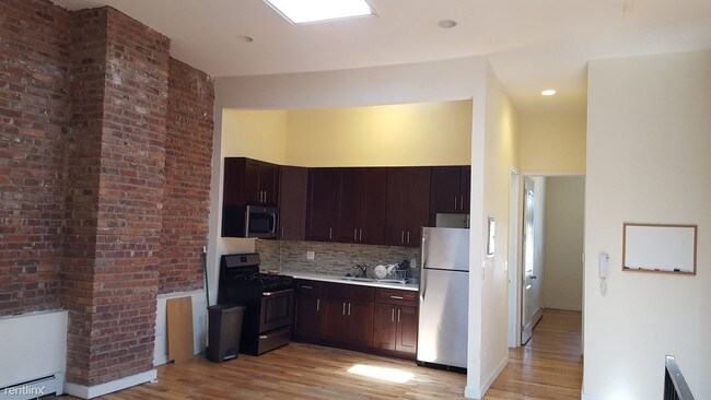 Foto del edificio - 369 Weirfield St