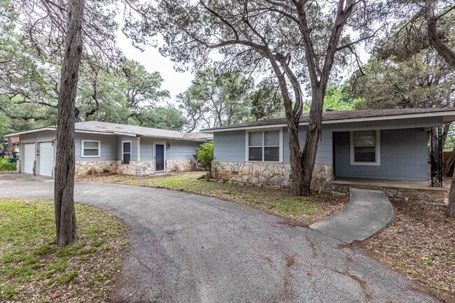 Building Photo - 726 Encino Drive