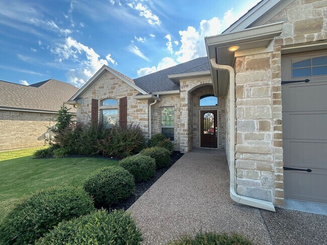 Foto del edificio - Beautiful Midway ISD Home
