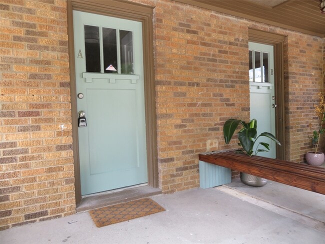 Building Photo - 12 Greenwood St