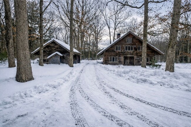 Foto del edificio - 45 Hoppen Rd