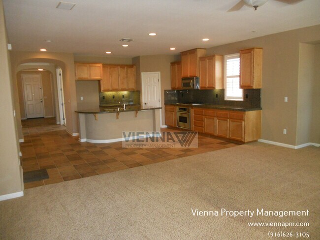 Building Photo - Beautiful Home for Rent in Roseville!