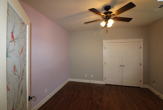 Building Photo - 4 bed, 3 bath home in Richland