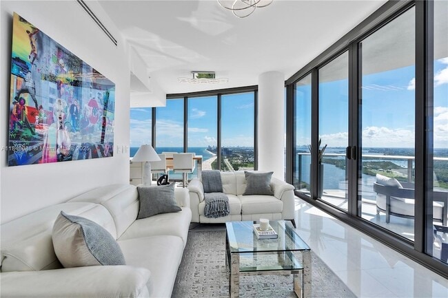 Foto del edificio - 15701 Collins Ave