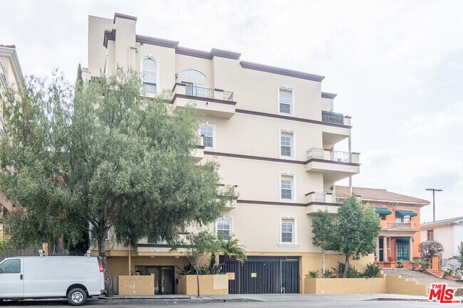 Foto del edificio - 616 S Wilton Pl