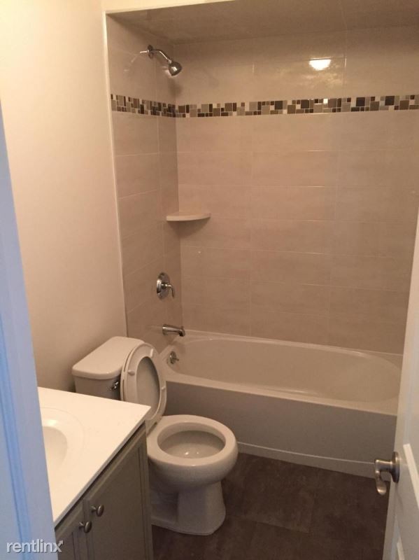 Building Photo - 82 Serrell Ave