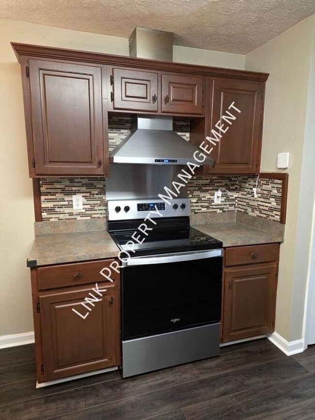 Building Photo - Beautiful 4-Bedroom Home in Desirable Harr...