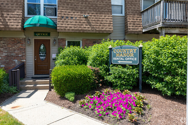 Building Photo - Country Manor Apartments