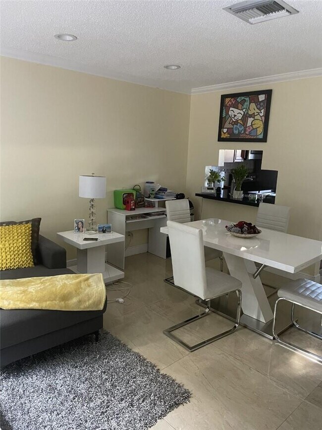 Foto del edificio - 3007 NW 5th Terrace