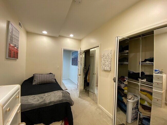 Foto del edificio - 5102 Warren Plz NW